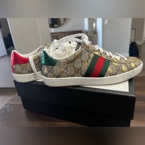 AUTHENTIC Womens Gucci sneakers with bees - GREAt CONDITION